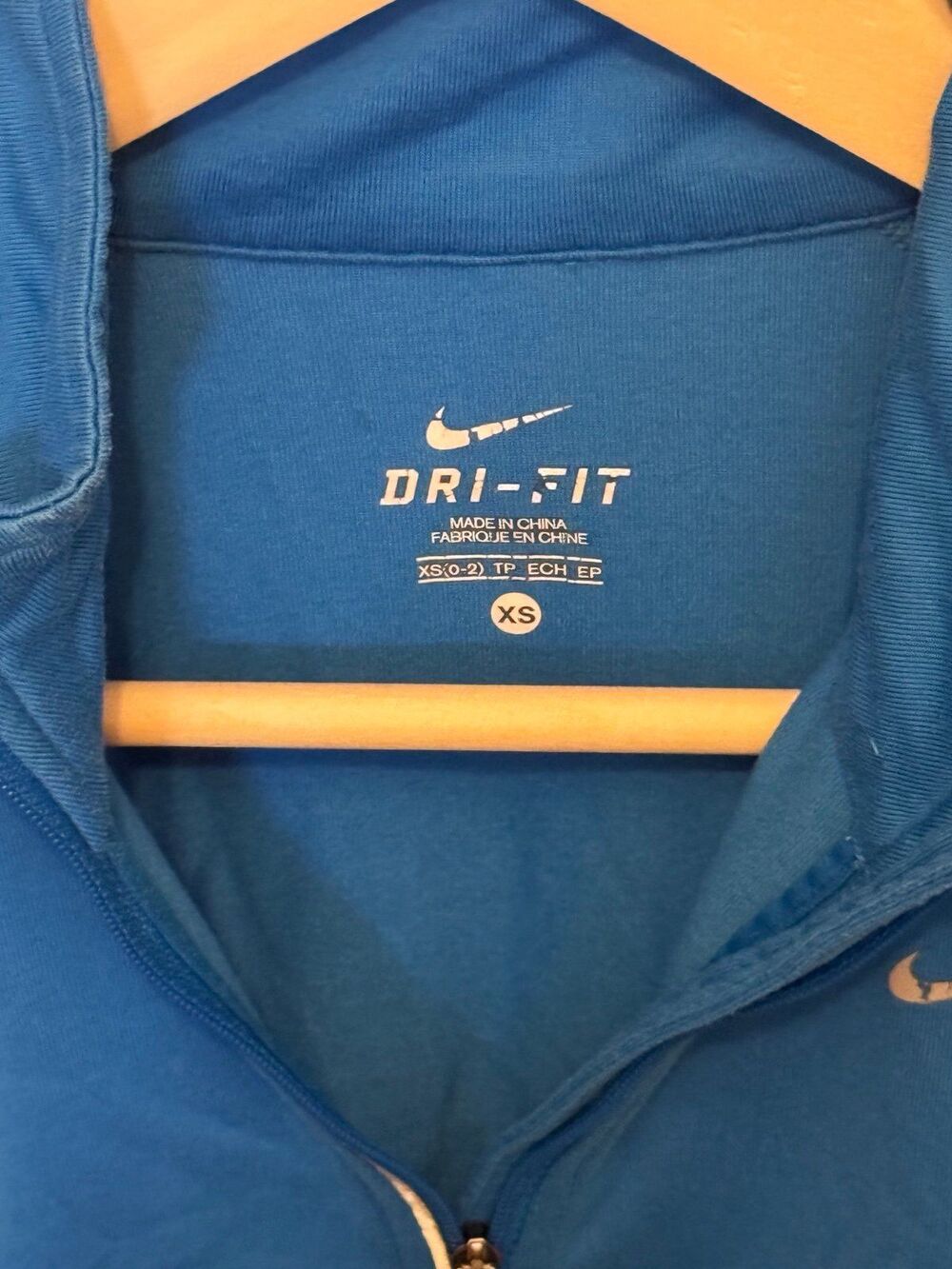 Nike Brand, Long-Sleeve Dri-Fit Blue Shirt, Women’s (0-2) XS Athletic Clothing - Picture 6 of 12
